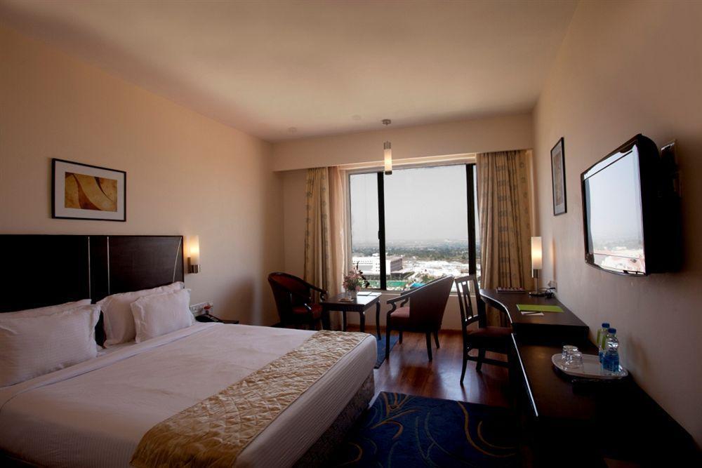 Leonia Holistic Destination Hotel Shamirpet Buitenkant foto