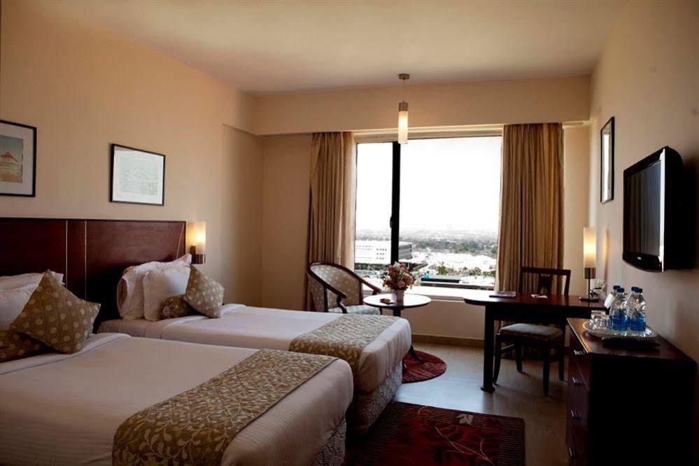 Leonia Holistic Destination Hotel Shamirpet Buitenkant foto