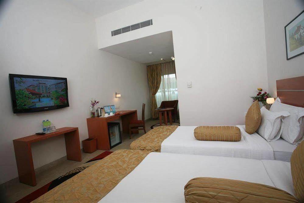 Leonia Holistic Destination Hotel Shamirpet Buitenkant foto